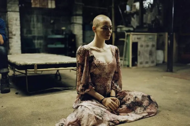 اما استون در صحنه‌ای از فیلم «بوگونیا» (حساب رسمی فیلم در اینستاگرام)