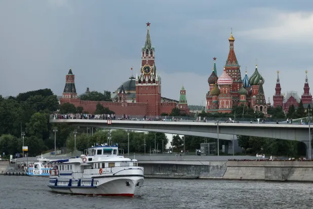 الكرملين يقول إن العلاقات مع الولايات المتحدة في أدنى مستوياتها (رويترز)