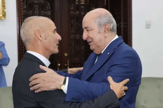 رئيس أساقفة الجزائر مع الرئيس الجزائري (الحكومة الجزائرية)