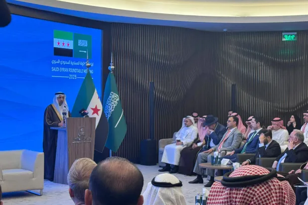 المهندس خالد الفالح خلال كلمته في الطاولة المستديرة السعودية - السورية التي عُقدت في الرياض (الشرق الأوسط)