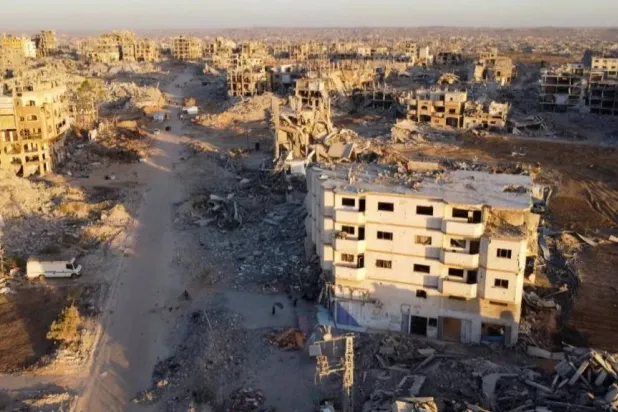 مبان مدمرة بقطاع غزة (رويترز)