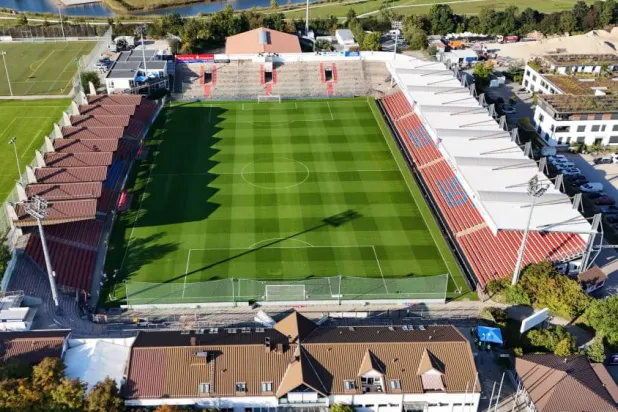 ملعب «شبورت بارك أونترهاخينغ» (كيكر)