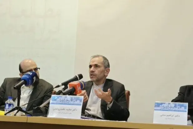 İran'ın Siyasi İşlerden Sorumlu Dışişleri Bakan Yardımcısı Mecid Taht Revançi, dün Tahran'da düzenlenen bir konferansta İsrail ile müzakereler ve savaş hakkında konuştu. (IRNA)