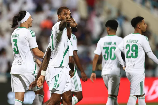 الأهلي لم يجد صعوبة في عبور الباطن (تصوير: سعد العنزي) 