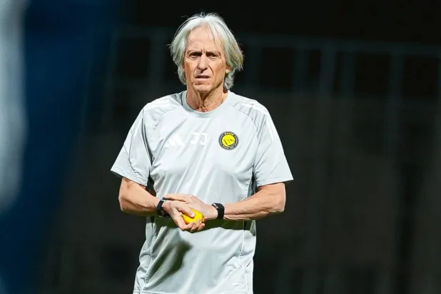 خورخي خيسوس مدرب النصر فضل عدم المجازفة بالكرواتي مارسيلو بروزوفيتش (نادي النصر) 