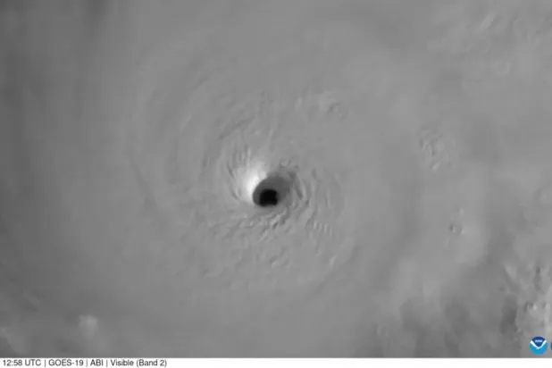 Kasırga Melissa, şimdiye kadarki en güçlü fırtına olan 5. kategoriye ulaştıktan sonra uzaydan böyle görünüyor (Reuters)