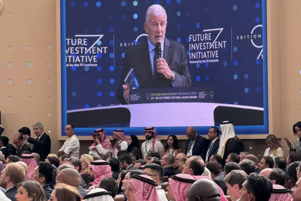 أتياس يتحدث في افتتاح مؤتمر «مبادرة مستقبل الاستثمار» (الشرق الأوسط)