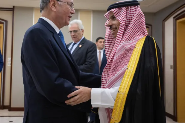 رئيس الوزراء الفلسطيني الدكتور محمد مصطفى والأمير فيصل بن فرحان وزير الخارجية السعودي (واس)