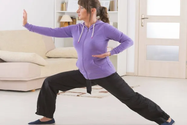 تمارين «تاي تشي» تعتمد على حركات بطيئة ومنسقة مع التنفس العميق والتركيز الذهني (جامعة هارفارد)