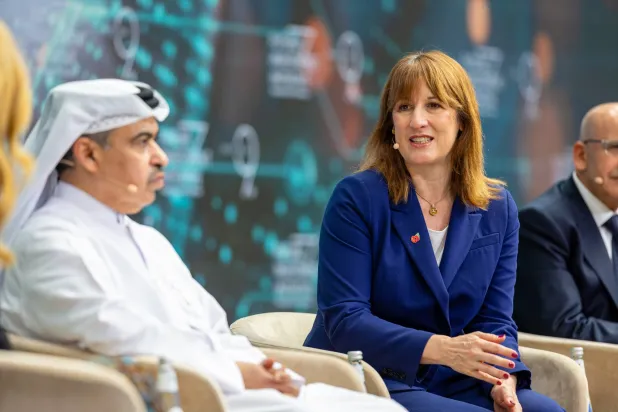 وزيرة المالية البريطانية راشيل ريفز خلال مشاركتها في مؤتمر «مبادرة مستقبل الاستثمار» في الرياض (الشرق الأوسط)