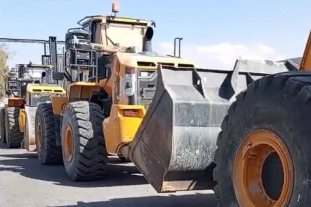 المعدات الثقيلة لـ«الفرقة المصرية» في طريقها إلى قطاع غزة (من فيديو لمرور المعدات)