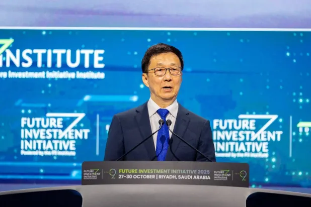 هان تشنغ نائب الرئيس الصيني يتحدث أمام مؤتمر «مستقبل الاستثمار» في الرياض الثلاثاء (الشرق الأوسط)