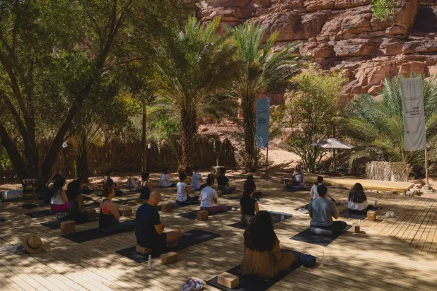 يقدّم البرنامج سلسلة من جلسات اليوغا الكلاسيكية (نبض العُلا) 