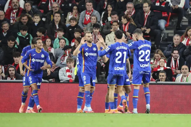 فرحة لاعبي خيتافي بالفوز الكاسح في كأس ملك إسبانيا (إ.ب.أ)