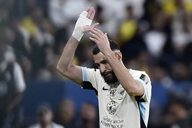 كريم بنزيمة قائد فريق الاتحاد (رويترز)