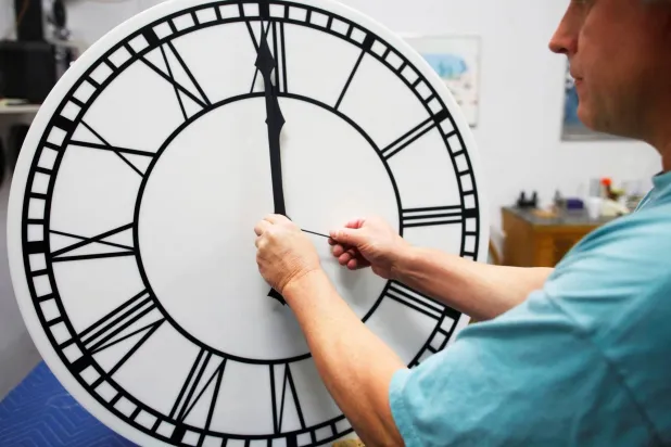 تغيير التوقيت يؤثر على الجسم بأكمله (رويترز)