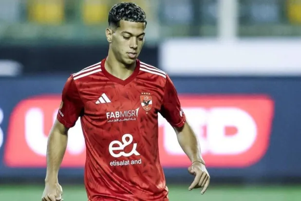 لاعب الوسط إمام عاشور (النادي الأهلي)