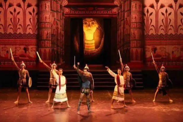 العرض الأوبرالي يضم 25 مشهداً (دار الأوبرا المصرية)
