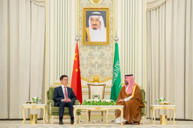 الأمير محمد بن سلمان ولي العهد السعودي يستقبل في الديوان الملكي بقصر اليمامة بالرياض نائب الرئيس الصيني (واس)