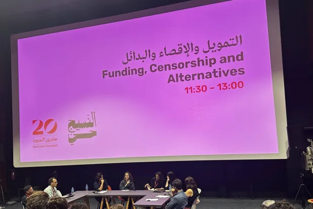 طاولة مستديرة