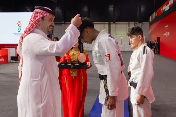 الأمير فهد بن جلوي يتوج عسيري ببرونزية الجودو (الشرق الأوسط)