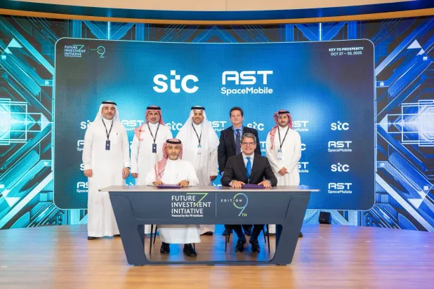 «stc» توقع شراكة استراتيجية مع «إيه إس تي سبيس موبايل» لتقديم خدمات الاتصال اللاسلكي الفضائية