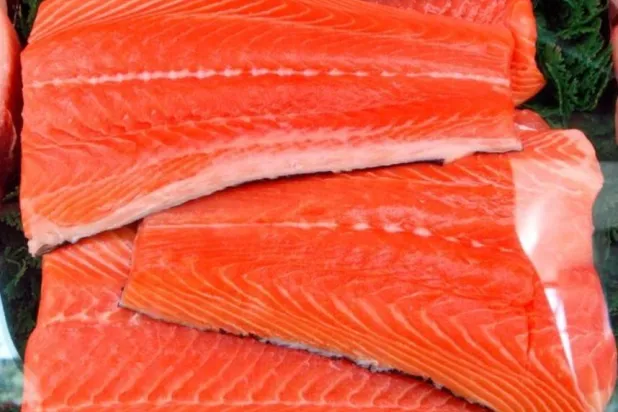 «فيتامين د» موجود في الأسماك الزيتية أو دهنية (أرشيفية - رويترز)