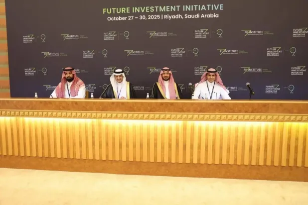 خلال توقيع الاتفاقات ضمن مؤتمر «مبادرة مستقبل الاستثمار» (واس)