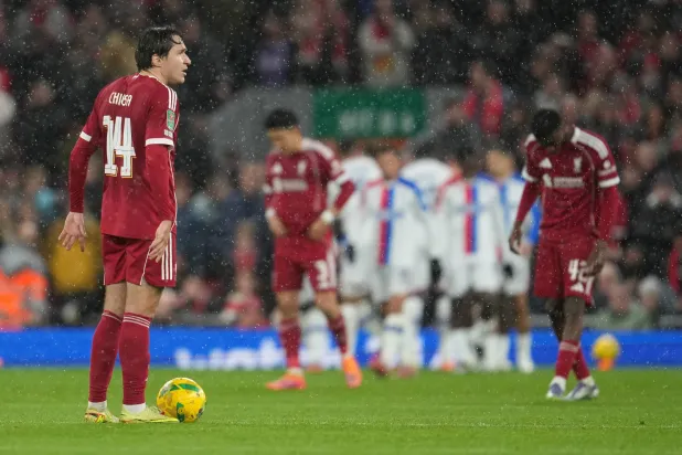 حالة الإحباط كانت واضحة على لاعبي ليفربول (أ.ب)