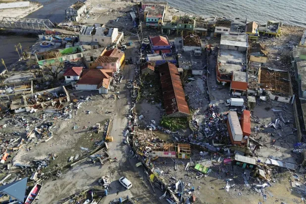 منظر جوي للدمار الناجم عن مرور الإعصار ميليسا على جامايكا (أ.ف.ب)