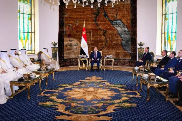 Egyptian President Abdel Fattah al-Sisi holds talks with Kuwaiti Prime Minister Sheikh Ahmad Abdullah Al-Ahmad Al-Sabah in Cairo on Thursday. (Egyptian Presidency)