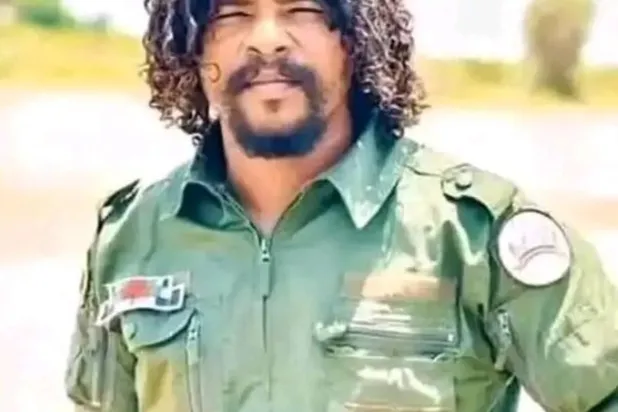 صورة متداولة لـ«سفاح الفاشر» الشهير بلقب «أبو لولو» 