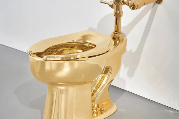 هذه المنحوتة هي مرحاض يعمل بكامل طاقته (أ.ب)