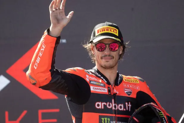 نيكولو بوليغا يستعد للمشاركة في «موتو جي بي» (سوبر سبورت)