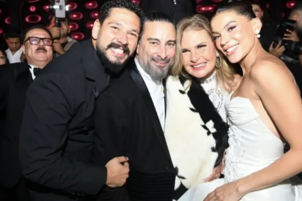 يسرا تتوسط هادي الباجوري وزوجته هايدي (حساب هايدي على «إنستغرام»)