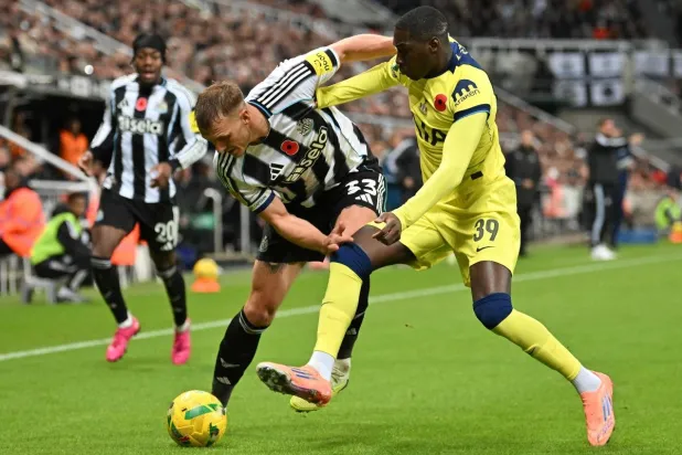 نيوكاسل سيلاعب المان يونايتد في اليوم التالي لأعياد الميلاد (أ.ف.ب)