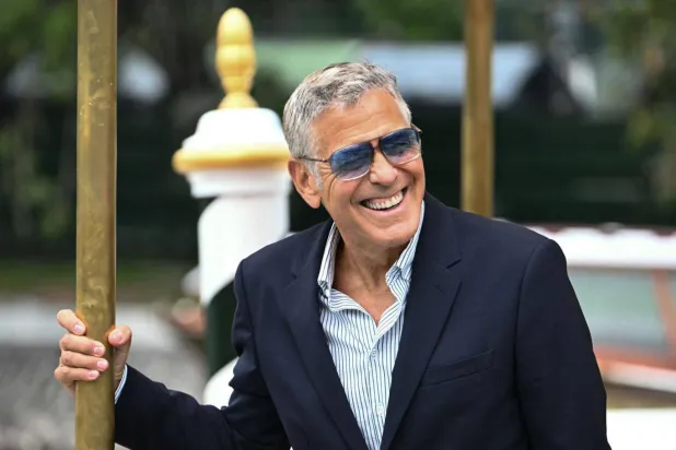 George Clooney, çocuklarını Los Angeles yerine Fransa'da büyütmeyi tercih ettiğini çünkü "başkalarının ünlü çocuklarıyla karşılaştırılmalarını istemediğini" söyledi (AFP)
