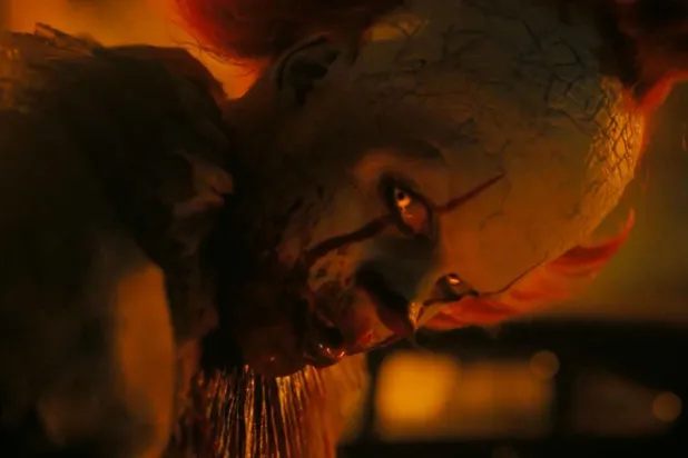 Pennywise rolündeki performansıyla övgü alan 35 yaşındaki İsveçli aktör Bill Skarsgård, Robert Eggers imzalı Nosferatu'da da Kont Orlok'u canlandırdı (HBO Max)