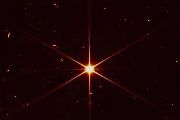 Yıldızlar genellikle küçük oranda karbon ve demir gibi ağır elementler içerir (AP)