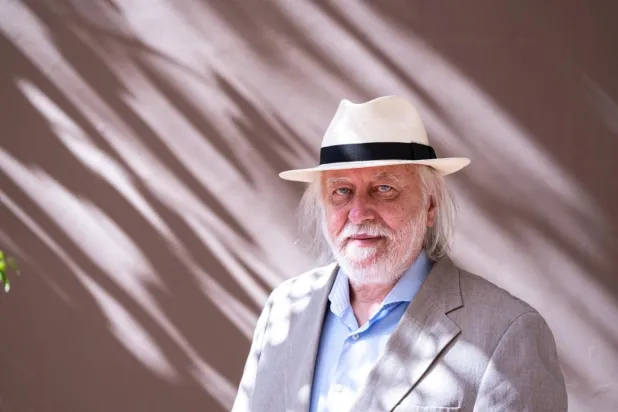 Birçok farklı ülkede yaşayan László Krasznahorkai, çığır açıcı eserleriyle kariyerinde Man Booker ve Prix Formentor gibi saygın ödüllere layık görüldü (Reuters)