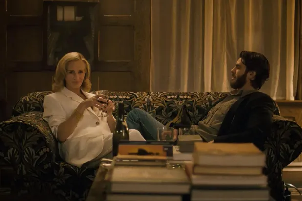 Prestijli bir üniversitede geçen After the Hunt'ta Julia Roberts (solda) ve Andrew Garfield (sağda), iki eğitimciyi canlandırıyor (Sony Pictures Releasing International)