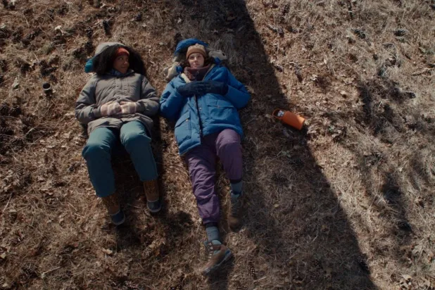 Sundance Film Festivali'nde prömiyer yapan ve büyük ilgi gören Üzgünüm, Bebeğim'de 31 yaşındaki Eva Victor'a (sağda) Naomi Ackie (solda) eşlik ediyor (A24) 