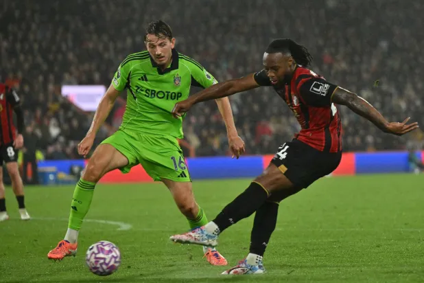 أنطوان سيمينيو يسدد بكلتا قدميه بالمهارة ذاتها (أ.ف.ب)