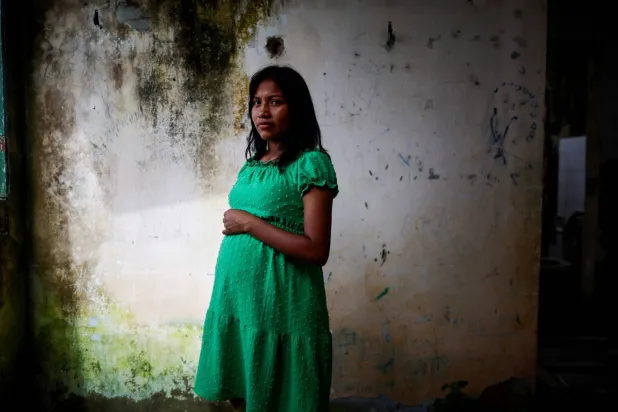 إيديريدي موندوروكو... امرأة حامل من سكان موندوروكو الأصليين (رويترز)