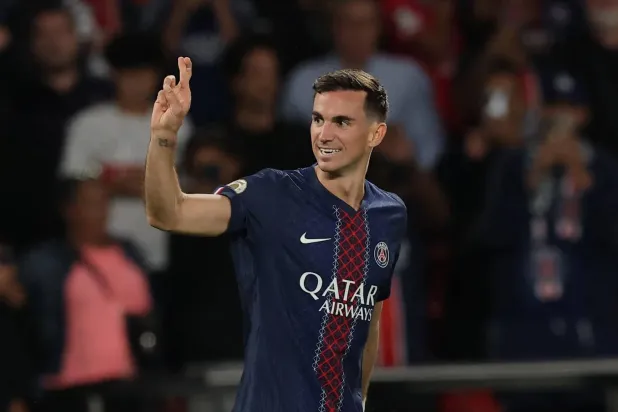 لاعب وسط سان جيرمان الإسباني فابيان رويز (رويترز)