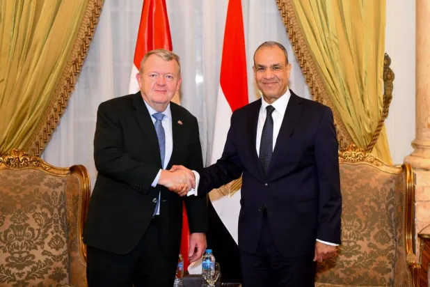 بدر عبد العاطي ولارس لوكا راسموسن خلال لقائهما في القاهرة السبت (الخارجية المصرية)