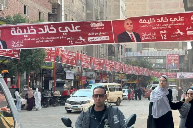 بنرات ضخمة لمرشحين في انتخابات مجلس النواب (تصوير: عبد الفتاح فرج)