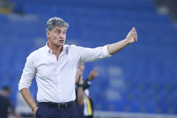 الإسباني ميغيل غونزاليس مدرب فريق القادسية (تصوير: سعد الدوسري) 