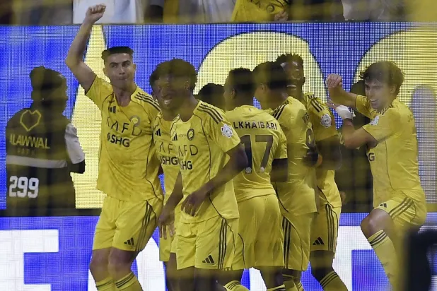 رونالدو محتفلاً بهدف الفوز (رويترز)