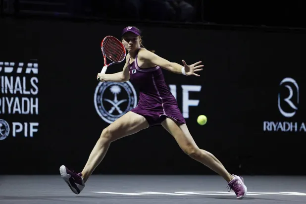 فرضت ريباكينا سيطرتها على اللقاء منذ البداية (رويترز)